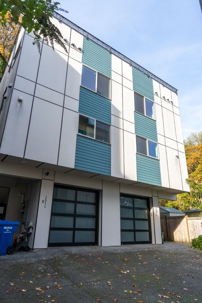 Photo - 3Bd/3.5Ba Seattle Townhouse