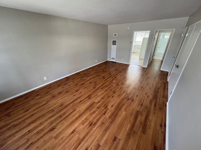 Building Photo - 5420 Russell Ave