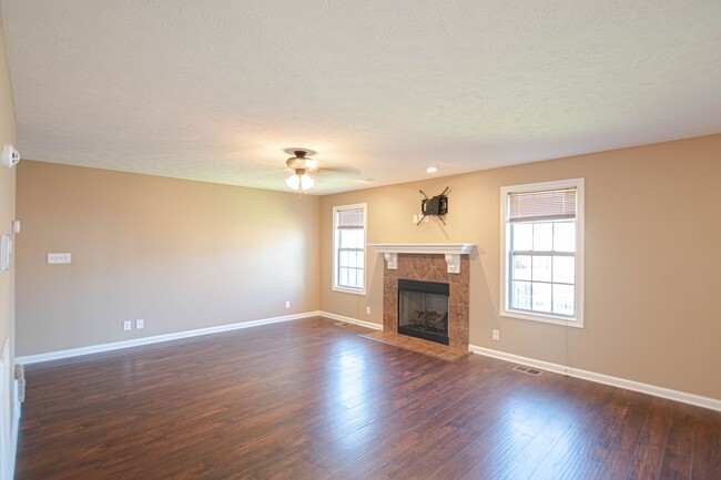 Building Photo - Pet Friendly Three Bedroom!