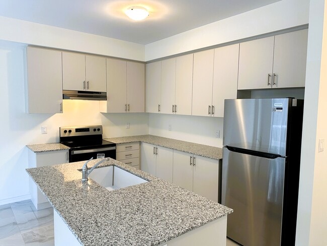 Building Photo - Tranquil and Private Bungalow in Bobcaygeo...