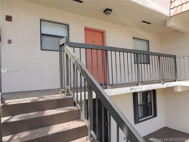 Foto del edificio - 20910 NE 8th Ct