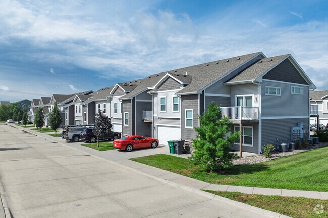 Building Photo - Ledgestone Townhomes