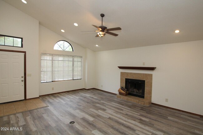Building Photo - 1225 W Riviera Dr