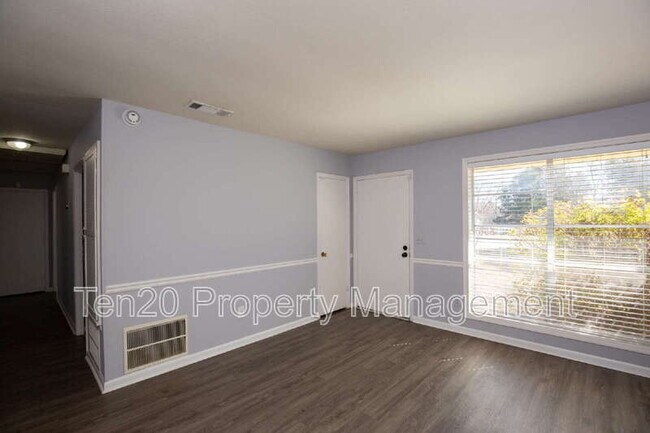 Foto del edificio - 6219 Stoneway Dr