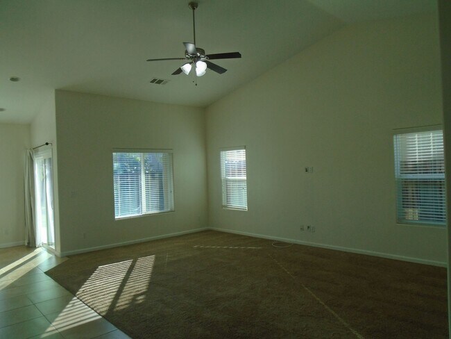 Foto del edificio - SOLAR......GORGEOUS---3 BEDROOMS PLUS AN OFFICE !!!