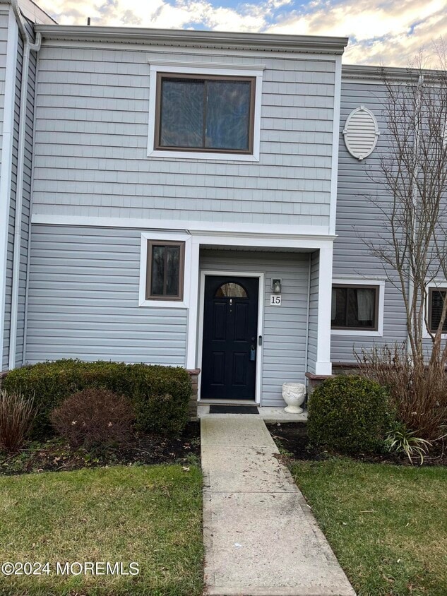 15 Beverly Ct  