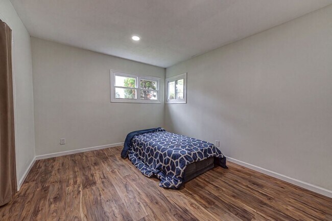 Foto del edificio - 2528 Marshall Ave