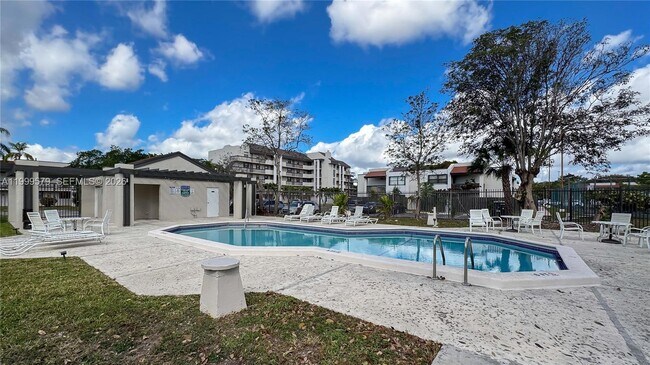 Foto del edificio - 8885 Fontainebleau Blvd