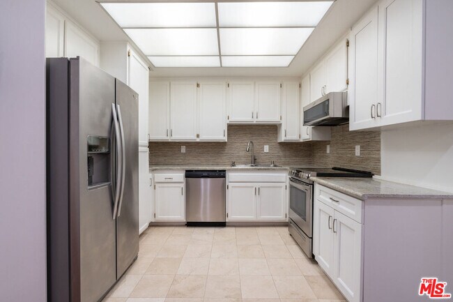 Building Photo - 14245 Dickens St
