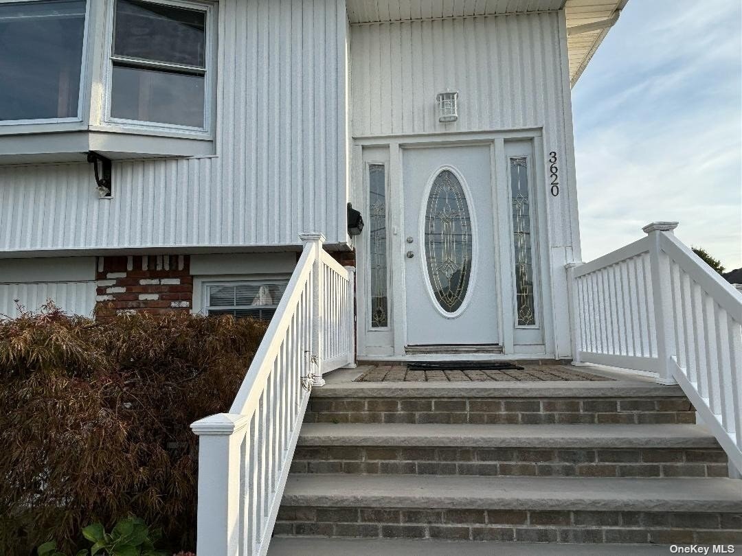 Foto principal - 3620 Manhasset St