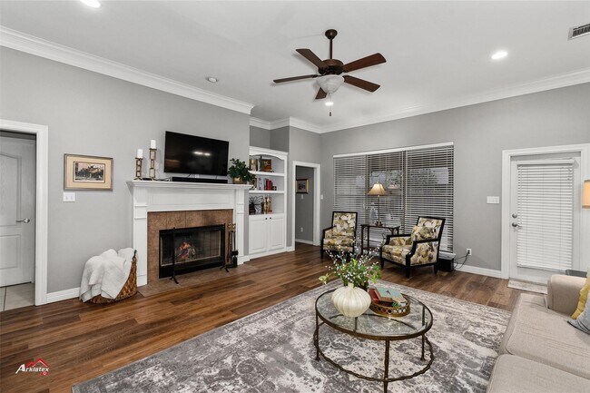 Building Photo - 1131 Pelican Creek Dr