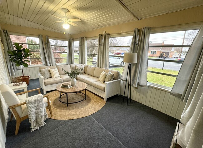 Foto del edificio - 3 Bedroom 2 Bathroom Cape Cod Available in York!