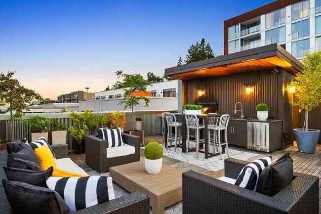 Foto del edificio - 1707 D Dexter Ave N