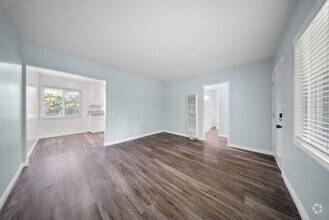 Building Photo - 1577 Pine Ave