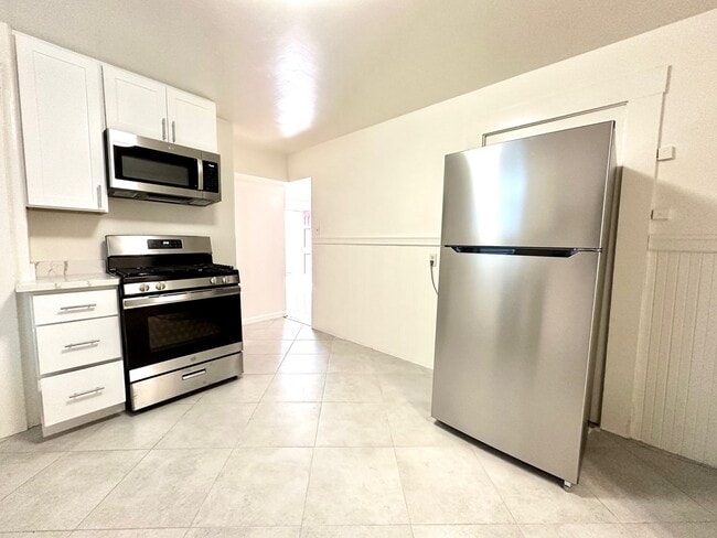 Building Photo - 362 Moultrie Street
