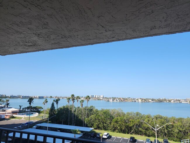 Foto del edificio - 7050 Sunset Dr S