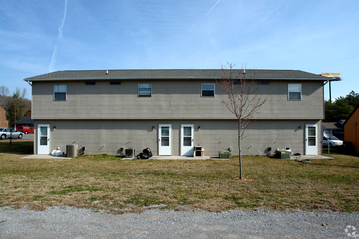 Building Photo - 1425-1455 NW Village Oak Cir