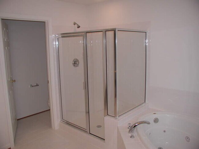 Building Photo - Beautiful 4 bedroom custom built home in the exclusive Creekside Neighborhood in Old Trail!