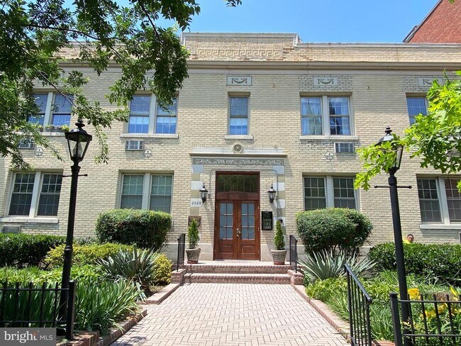 Building Photo - 3026 Wisconsin Ave NW