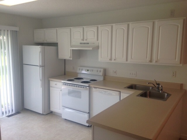 Building Photo - 714 Pine Ridge Dr