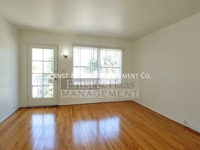 Building Photo - Upper Level Studio Apartment with Beautifu...