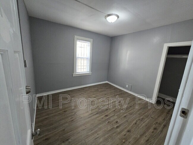 Foto del edificio - 2478 W Chambers St