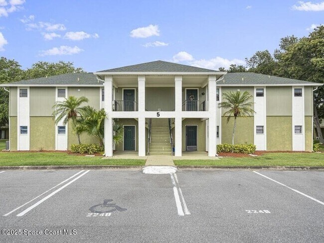 Building Photo - 2220 Flower Tree Cir