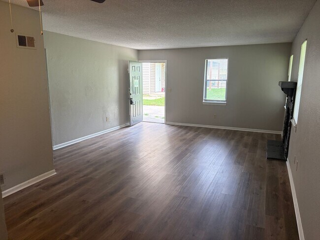 Foto del edificio - 8702 NW 82 Terrace