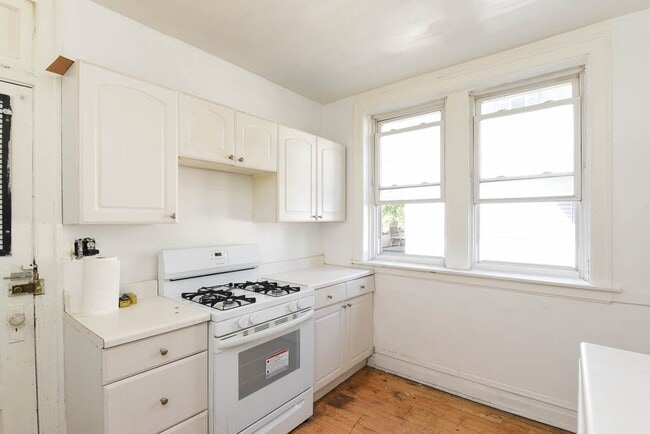 Building Photo - 4413 N Kenneth Ave