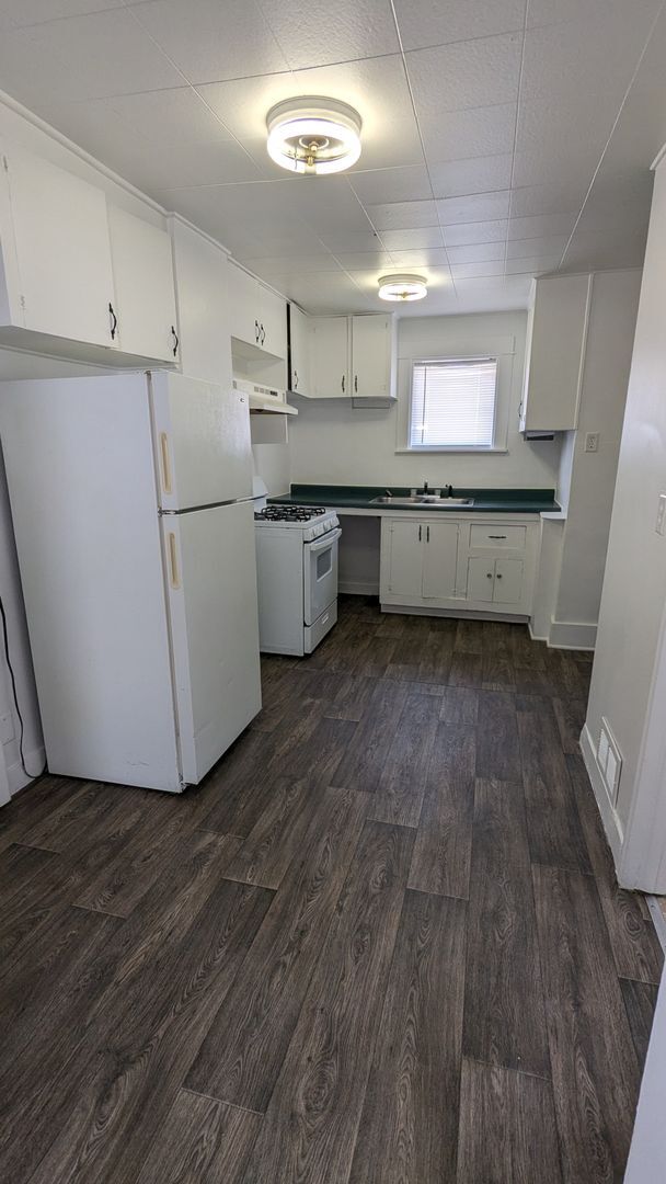 Building Photo - Cute 1-bed house with carport & more