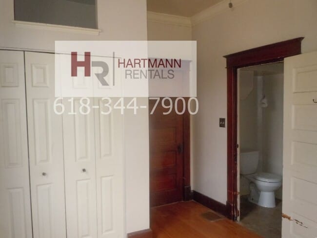 Building Photo - Two Bedroom Home with 2 Baths, Bonus Room and Washer/Dryer Hookups!
