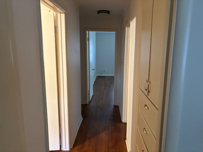 Building Photo - 2025 Mattern Dr