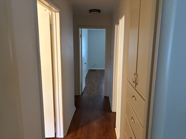 Foto del edificio - 2025 Mattern Dr