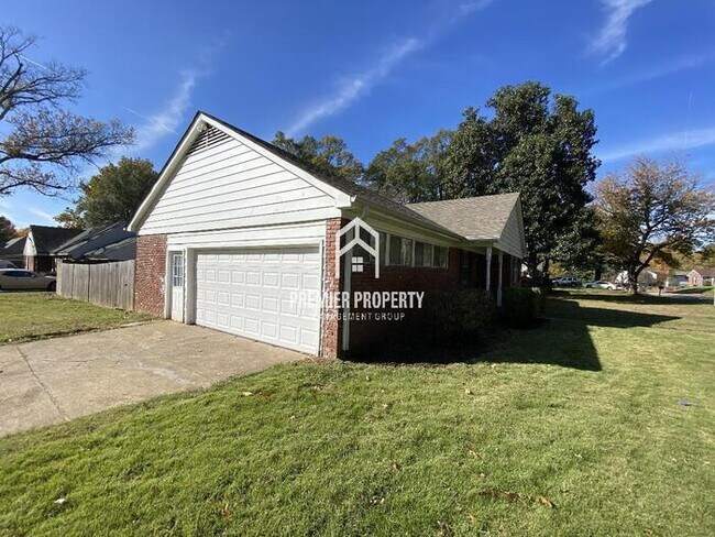 Building Photo - 4507 Tanbark Ave