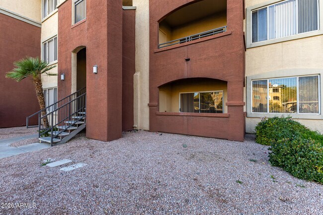 Foto del edificio - 5401 E Van Buren St