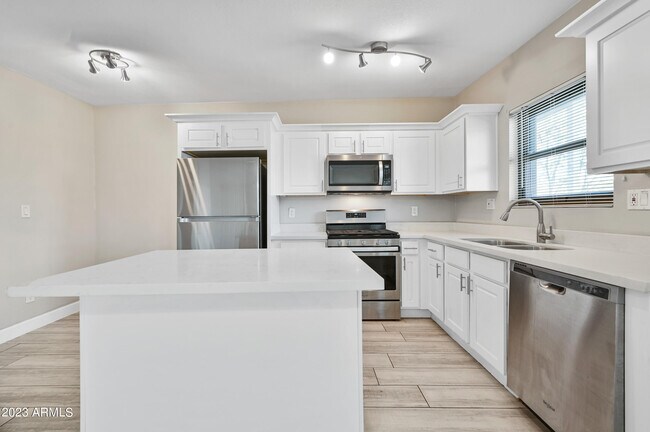 Foto del edificio - 1145 E Henry St