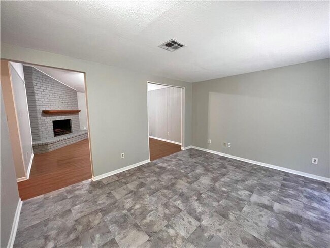 Building Photo - 10801 Rick Dr