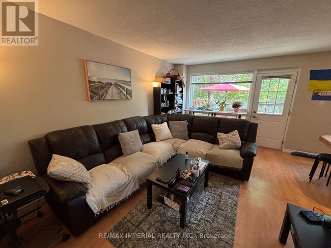 Building Photo - 215-215 Mississauga Vly Blvd