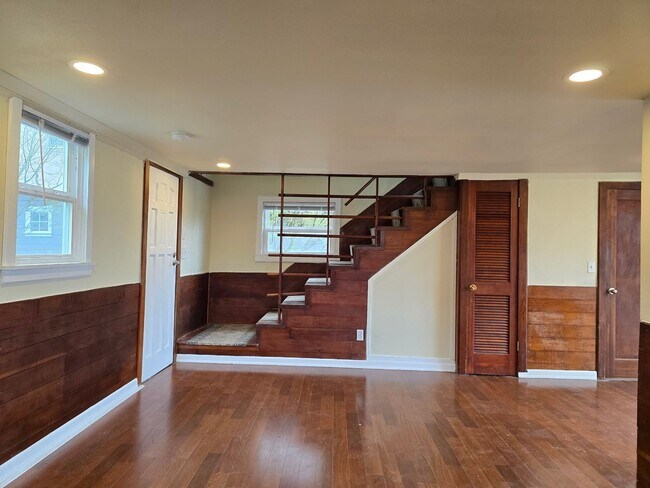 Foto del edificio - One Bedroom Duplex with Fenced Yard