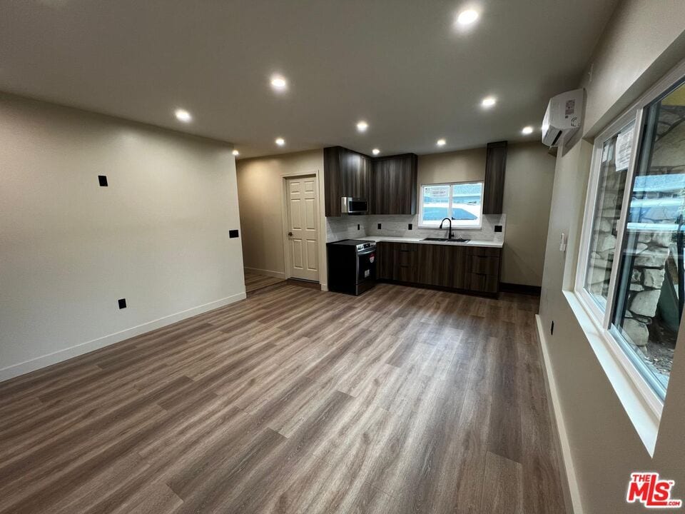 Foto principal - 15049 Blackhawk St