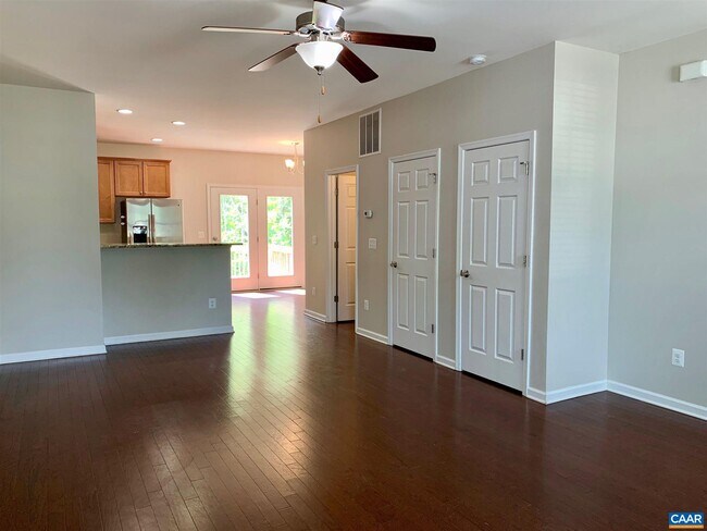 Building Photo - 156 Longwood Dr