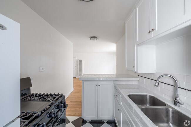 De la cocina a la sala - Loma Linda Apartments