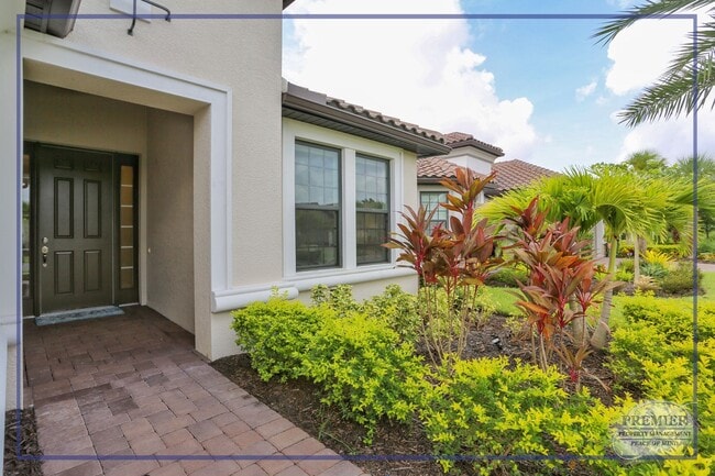 Building Photo - GORGEOUS POOL HOME - GATED - RESORT STYLE ...