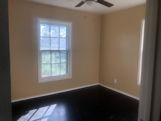 Foto del edificio - 2 bedroom + 2 Living Rooms and Utility Room
