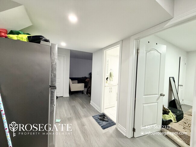 Photo du bâtiment - Modern Basement Apartment with In-Unit Laundry & Parking – Oshawa