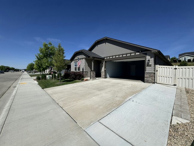 Building Photo - 10496 W Daylily Ct