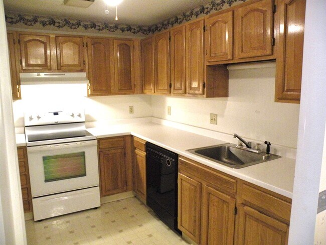 Building Photo - 8 Northbrook Dr