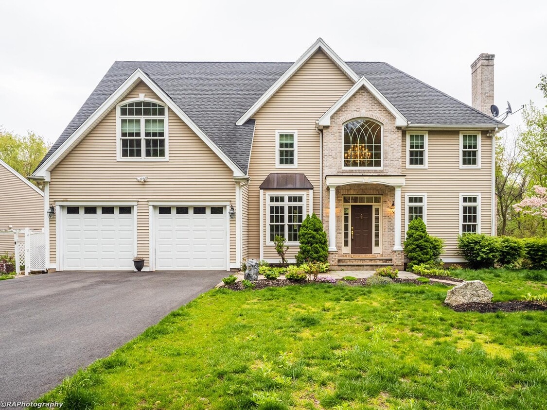 Photo - 6 Romano Ct (Farmington, CT)