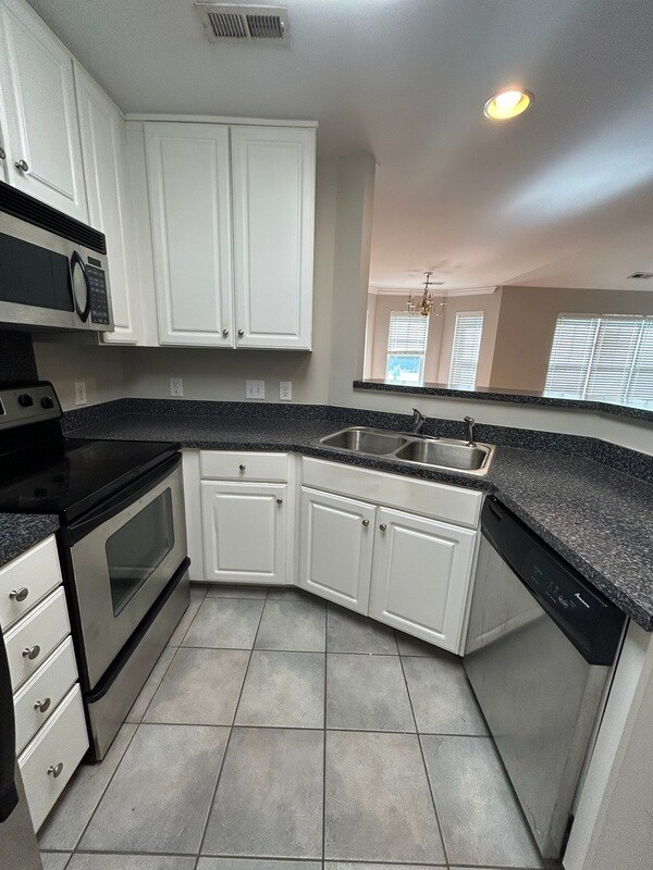 Building Photo - 6794 Mallard Park Dr