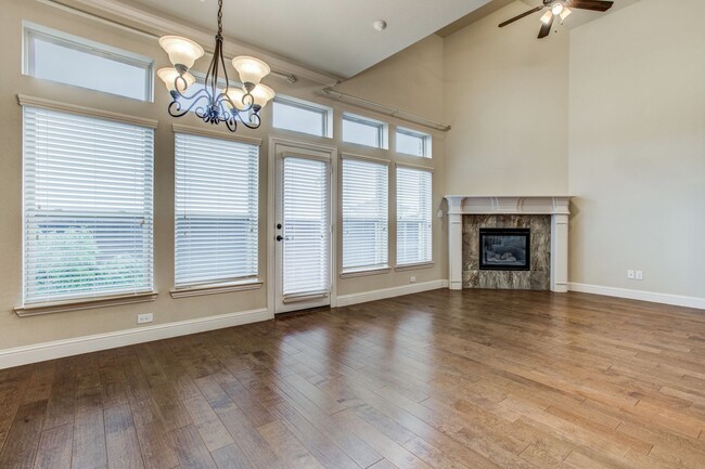 Foto del edificio - Stunning Lewisville Townhome